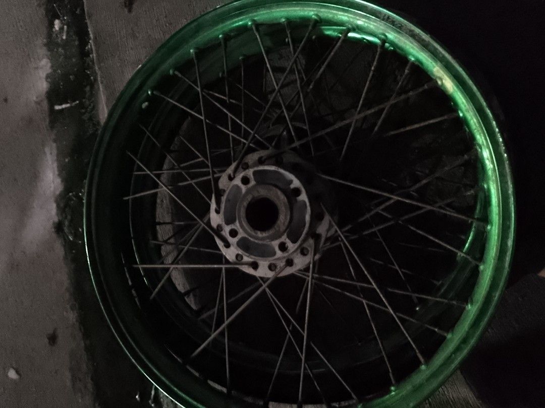 Fs rimset (Category: Tires & Rims) located in Caloocan City. Submitted by marvenbusa01297 (Listing ID 1469243490, Image 2). Description: For sale: Green rimset complete with spokes and hubs. Ready to use. Meetups at 7-Eleven Hugo Perez, Trece Martires, Cavite..
