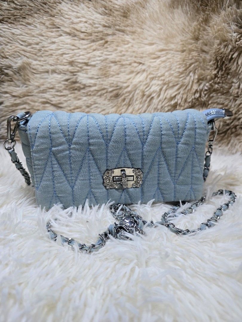 Fsshion Bag (Category: Cross-body Bags) located in Davao. Submitted by shoppes21 (Listing ID 1469181426, Image 1). Description: .