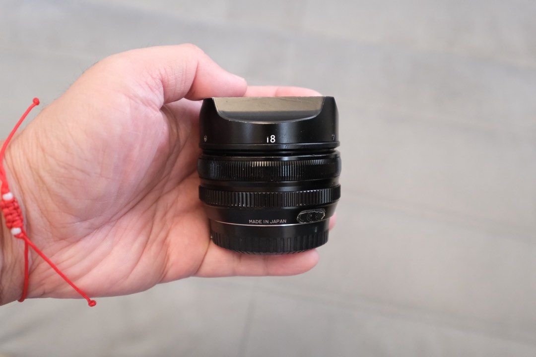 Fujifilm XF 18mm f2 (Category: Lens & Kits) located in Paranaque City. Submitted by flemmmmmm (Listing ID 1469290036, Image 3). Description: For sale / trade: Fujifilm XF 18mm f2 Signs of usage Dusts and fungus - kayo na magpalinis Unli test Inclusions: Lens hood, original front cap, replacement rear cap No box and lens hood cover Lowballers will be ignored Meetups: Paranaque / Alabang / Makati (by schedule) Shipping: Lalamove/Grab (Payment First