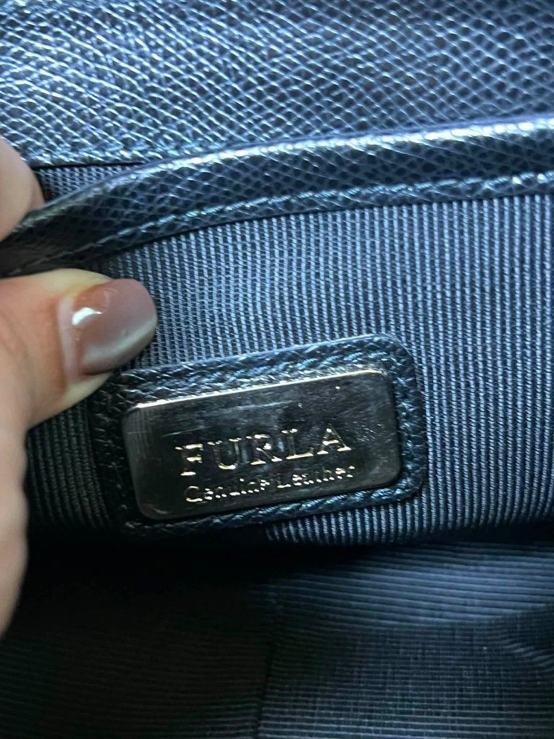 Furla Metropolis shoulder bag (Category: Shoulder Bags) located in Sorsogon. Submitted by ukay_finds9.9 (Listing ID 1469338032, Image 2). Description: accepting counter offer.