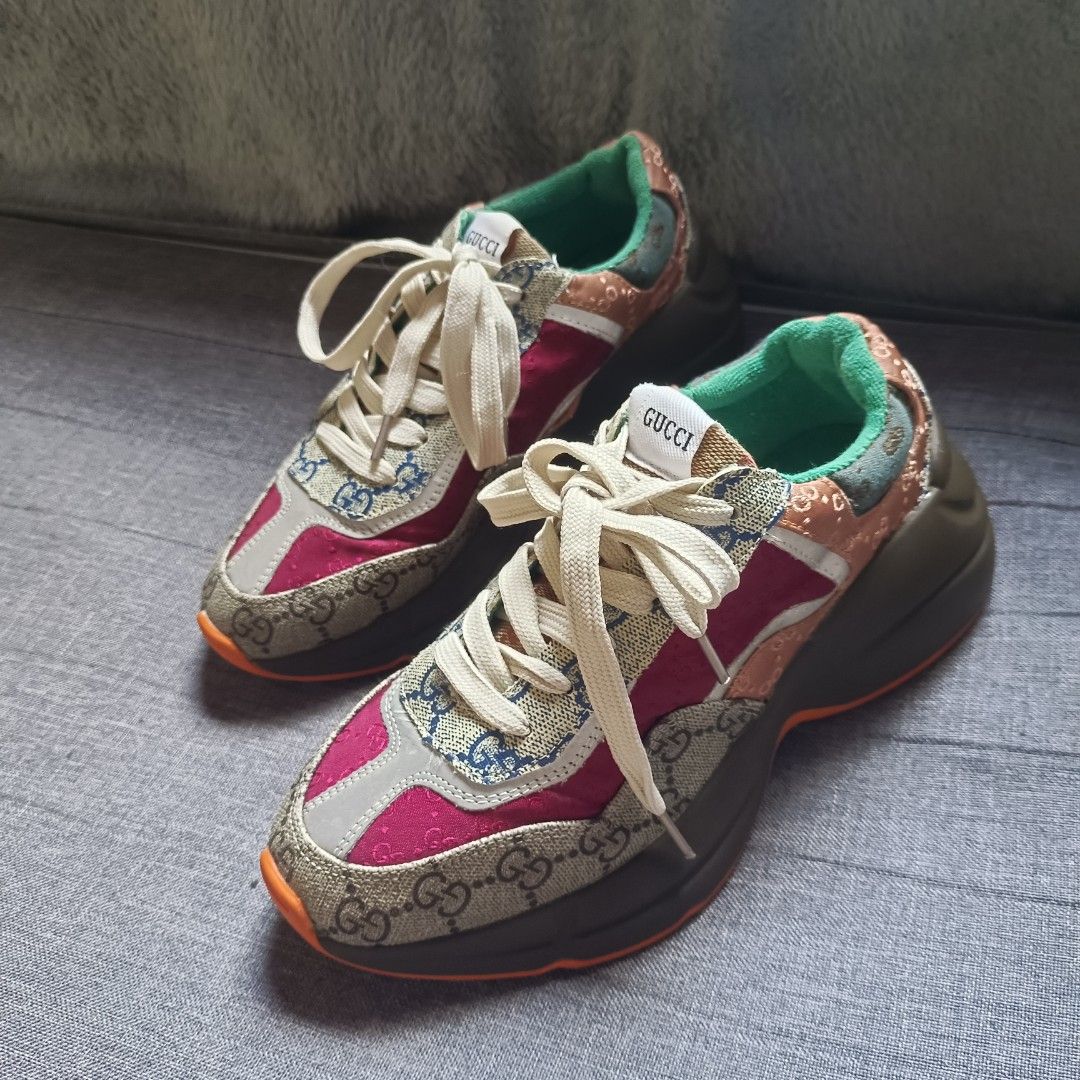 G U C C I (Category: Sneakers) located in Valenzuela. Submitted by meloluxcollections (Listing ID 1469212155, Image 1). Description: .