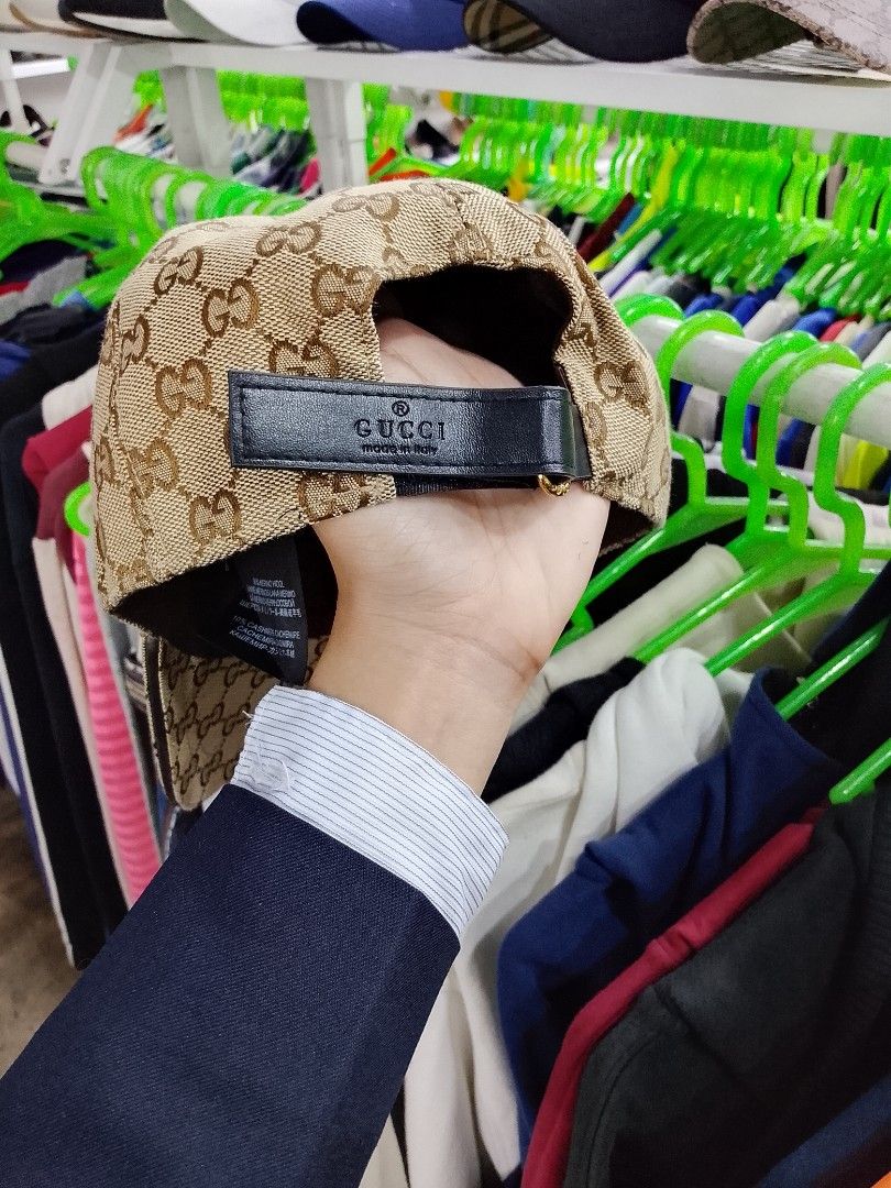 G ucc! GG Supreme Baseball Cap (Category: Caps & Hats) located in Caloocan City. Submitted by mayn_della (Listing ID 1469249976, Image 2). Description: - Authentic Gucci GG monogram canvas cap in beige and brown - Features embroidered Gucci logo on the front - Made in Italy (90% merino wool, 10% cashmere blend) - Comfortable brown interior lining with woven Gucci text - Adjustable black leather strap with branded metal hardware for a custom fit.