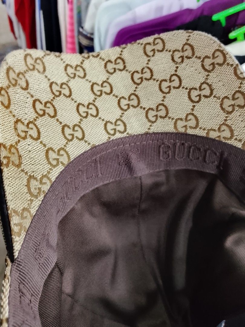 G ucc! GG Supreme Baseball Cap (Category: Caps & Hats) located in Caloocan City. Submitted by mayn_della (Listing ID 1469249976, Image 3). Description: - Authentic Gucci GG monogram canvas cap in beige and brown - Features embroidered Gucci logo on the front - Made in Italy (90% merino wool, 10% cashmere blend) - Comfortable brown interior lining with woven Gucci text - Adjustable black leather strap with branded metal hardware for a custom fit.