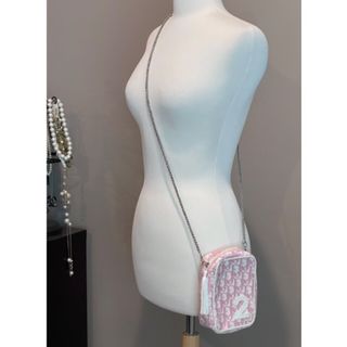 (Category: ) located in . Submitted by closetsclosetscloset (Listing ID 1469198549, Image 1). Description: .