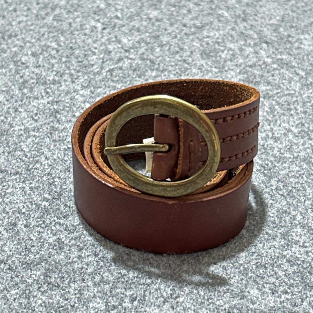 GAP - Solid Brass Buckle Leather Belt (29-33) (Category: Belts) located in Pasig City. Submitted by _rosasass_ (Listing ID 1469323571, Image 1). Description: Authntic Excellent condition For womens Waistline 29-33 Lengtg 37 inch width 1.1 inch.
