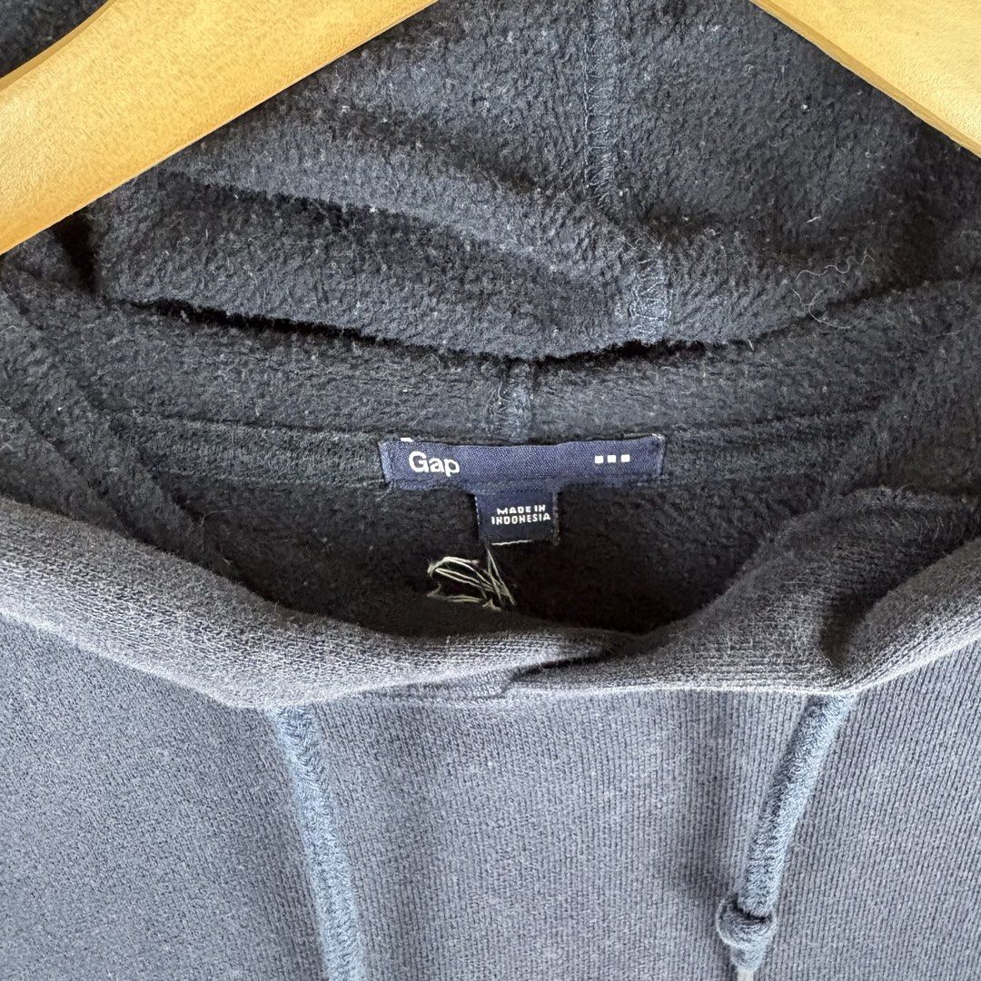 GAP Basic Logo Midnight Blue Colorway Pullover Hoodie (Category: Hoodies) located in Trece Martires City. Submitted by butfirst.thrift (Listing ID 1469305383, Image 3). Description: 🛒: 𝐀𝐕𝐀𝐈𝐋𝐀𝐁𝐋𝐄 📦: GAP Basic Logo Midnight Blue Colorway Pullover Hoodie 𝐒𝐈𝐙𝐄: Large (22width x 28length) 𝐂𝐎𝐋𝐎𝐑 𝐑𝐀𝐓𝐄: 9.5/10 𝐂𝐎𝐍𝐃𝐈𝐓𝐈𝐎𝐍: Very good 𝐈𝐒𝐒𝐔𝐄: None ₱600.