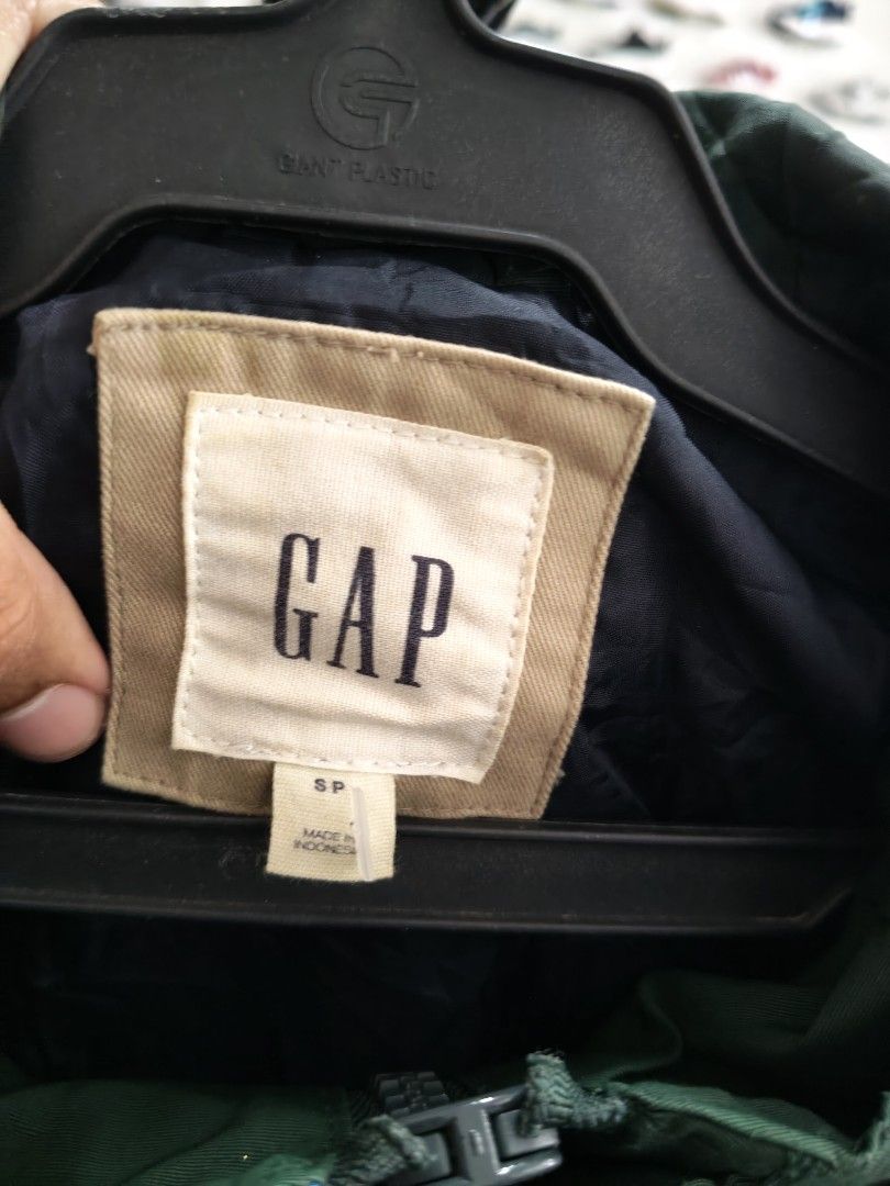 Gap Hooded Parka Jacket (Category: Coats, Jackets and Outerwear) located in Cabadbaran. Submitted by jem1124 (Listing ID 1469206435, Image 3). Description: 21x28 excellent condition No issue.