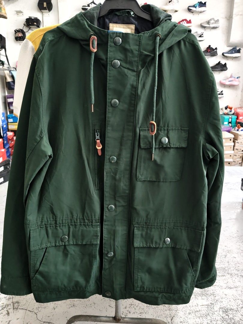 Gap Hooded Parka Jacket (Category: Coats, Jackets and Outerwear) located in Cabadbaran. Submitted by jem1124 (Listing ID 1469206435, Image 1). Description: 21x28 excellent condition No issue.