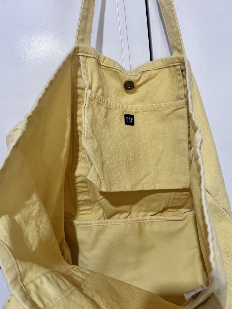 GAP LARGE DENİM TOTE BAG - YELLOW (Category: Tote Bags) located in Bulacan. Submitted by jodayyyyyy (Listing ID 1469237197, Image 3). Description: - Cute large yellow denim tote bag from GAP - Large front pocket - Interior pocket with snap closure - Sturdy straps - Ideal for everyday use, carrying books, or beach trips - Plenty of space inside.