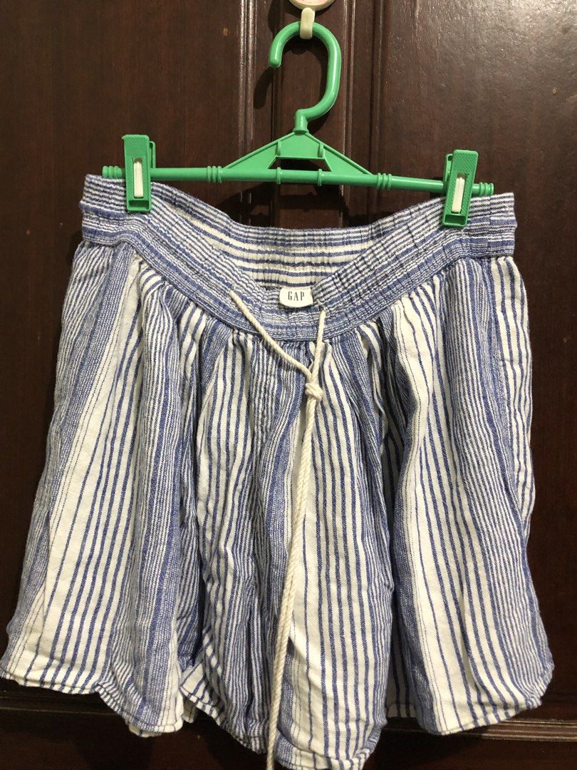 Gap linen blue striped shorts (Category: Shorts) located in Balanga. Submitted by itsjuliaden07 (Listing ID 1469173862, Image 1). Description: .