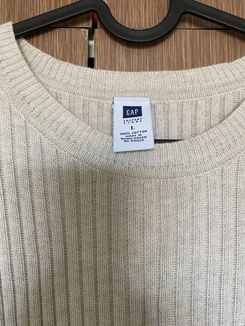 Gap long sleeve sweater (Category: Longsleeves) located in Paranaque City. Submitted by declutterbykat (Listing ID 1469179852, Image 2). Description: 🔖 rfs: decluttering 📍 parañaque city 💸 mop: gcash or maya only 🚖 mod: lalamove, grab, or jnt .