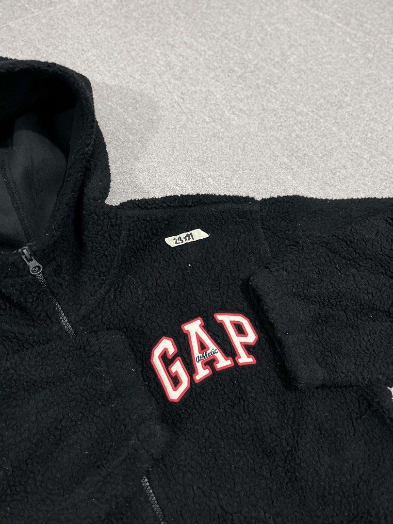 GAP SHERPA JACKET (Category: Coats, Jackets and Outerwear) located in Manila. Submitted by thriftniotits (Listing ID 1469294115, Image 3). Description: - Excellent Condition - No issue - Dimes - 23x27 - Color rate 9.8/10 Pm for more details!.