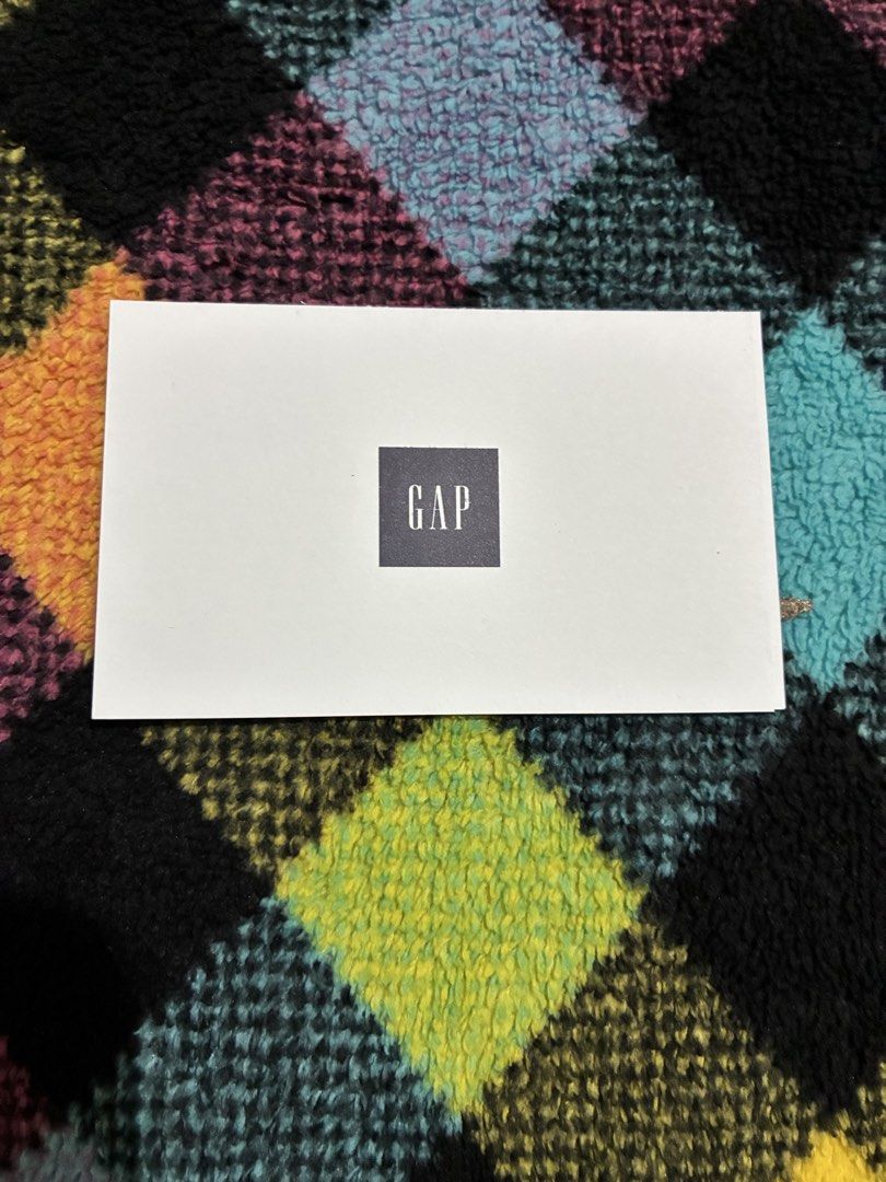 GAP small paper bag with gift tag set (Category: Everything Else Others) located in Muntinlupa City. Submitted by mystyle10 (Listing ID 1469178122, Image 2). Description: Brand New gift set.