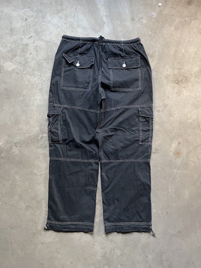 Garage Black Cargo Pants with Contrast Stitching (Category: Trousers) located in Cabuyao City. Submitted by jam_mandilag (Listing ID 1469341368, Image 1). Description: Tag: Garage Waistline:34-36 Length: 42 LegHole: 10.5 Color Rate:8/10 Condition:8 /10 Issue: Mode of payment: Gcash Mode of shipping: J&T and lalamove For more information kindly click the “send message button” and other details of the item. Location: cabuyao laguna ————————————————