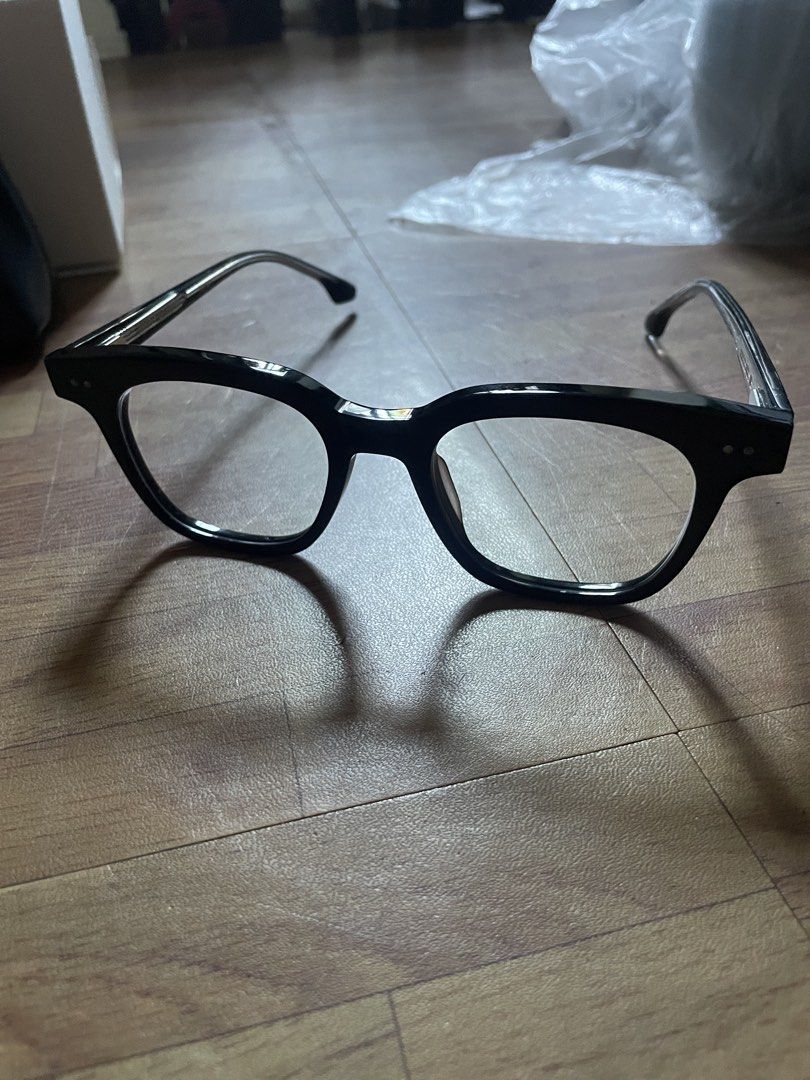 Gentle Monster South Side N 01 (Category: Sunglasses & Eyewear) located in Navotas City. Submitted by 3minuteslate (Listing ID 1469291862, Image 2). Description: Brand new Complete with paper bag, box and case.