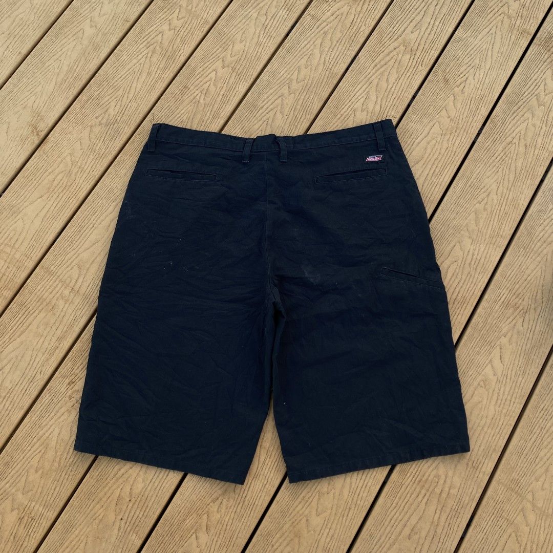 Genuine Dickies Double Patch shorts (Category: Shorts) located in San Francisco. Submitted by egylouise638632 (Listing ID 1469294147, Image 2). Description: Genuine Diçkies Double Patch shorts Size:38 Length:25 As new condition 10/10 color rate Need wash 650+shipping fee .