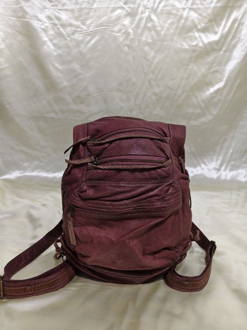 GENUINE LEATHER BAGPACK 13/11" (Category: Backpacks) located in Gamu. Submitted by 2022bagsbunny (Listing ID 1469203301, Image 1). Description: .