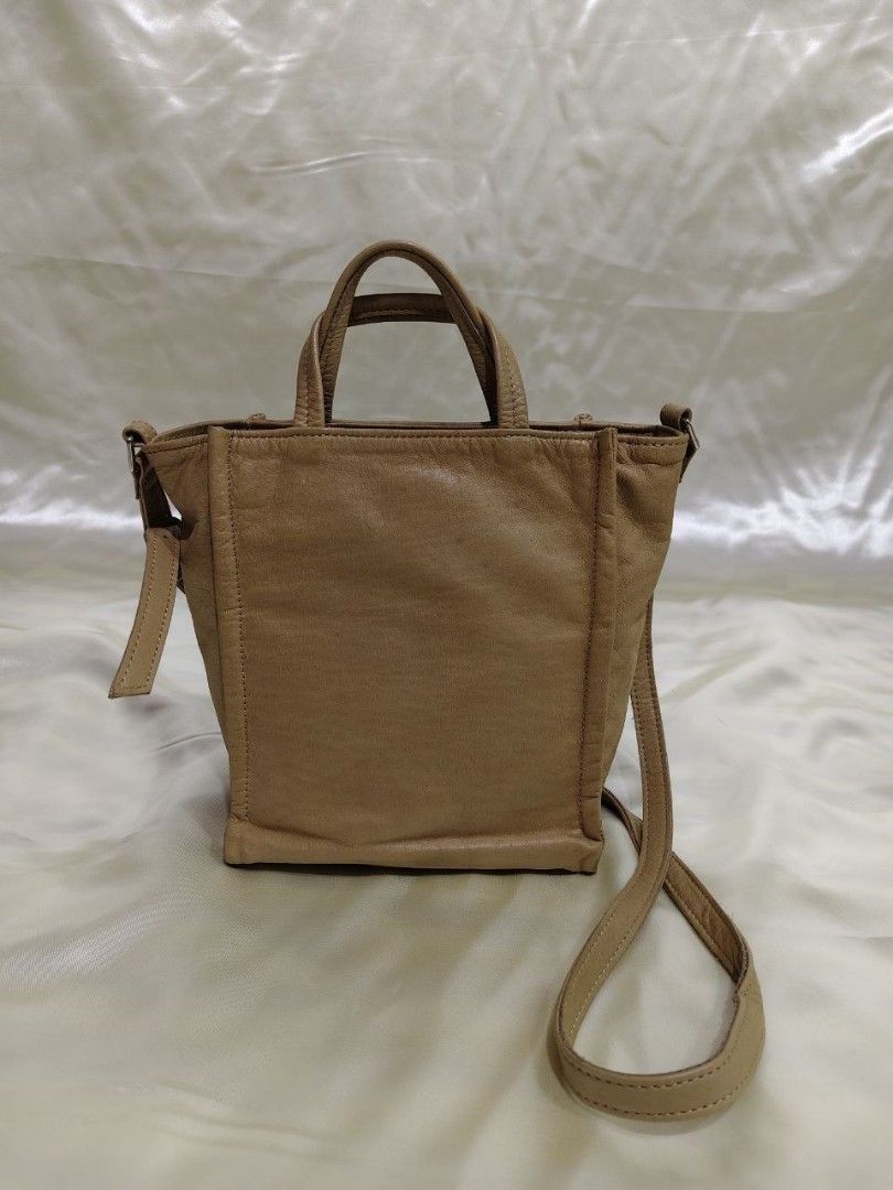 GENUINE LEATHER SLING 9/8" (Category: Cross-body Bags) located in Gamu. Submitted by 2022bagsbunny (Listing ID 1469205154, Image 1). Description: .