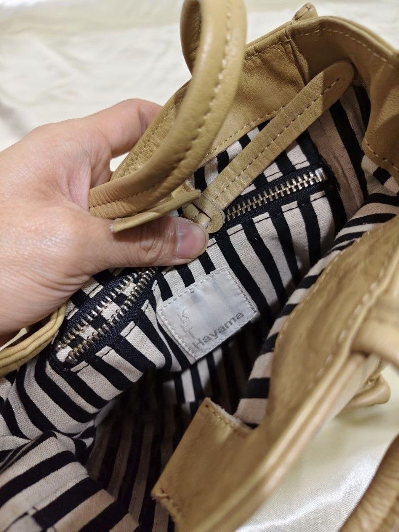 GENUINE LEATHER SLING 9/8" (Category: Cross-body Bags) located in Gamu. Submitted by 2022bagsbunny (Listing ID 1469205154, Image 3). Description: .