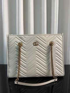 (Category: ) located in . Submitted by bagsandshoesmanymore (Listing ID 1469198509, Image 1). Description: .
