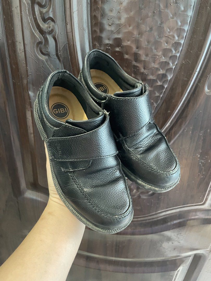 Gibi Leather Shoes (Category: Babies & Kids Fashion) located in Valenzuela. Submitted by shielaaaa_preloved (Listing ID 1469170168, Image 1). Description: Gibi Leather Shoes Size 31 Super like new ginamit lang po pang kid scout Comes with box .
