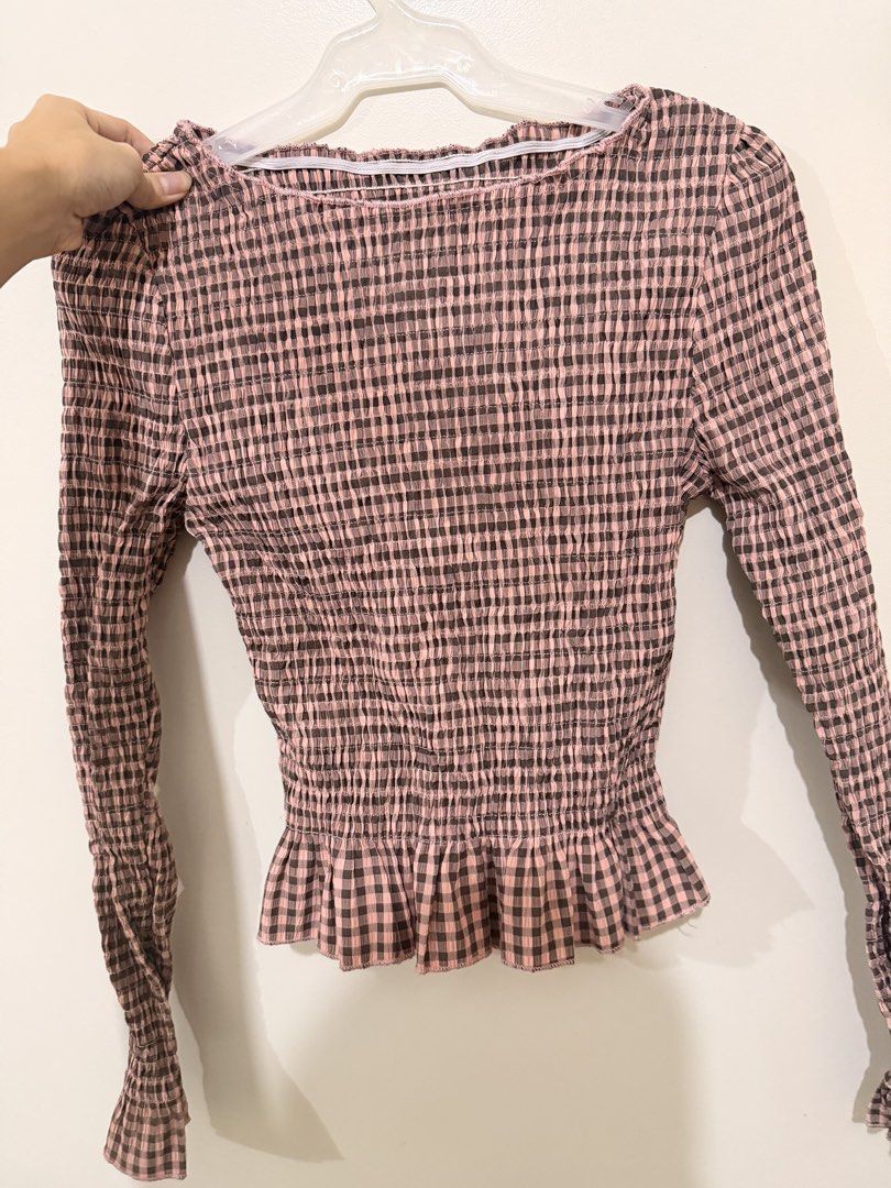 Gingham Smocked Long Sleeve Blouse (Category: Longsleeves) located in Makati City. Submitted by itsninstagram (Listing ID 1469331343, Image 1). Description: Never been used .