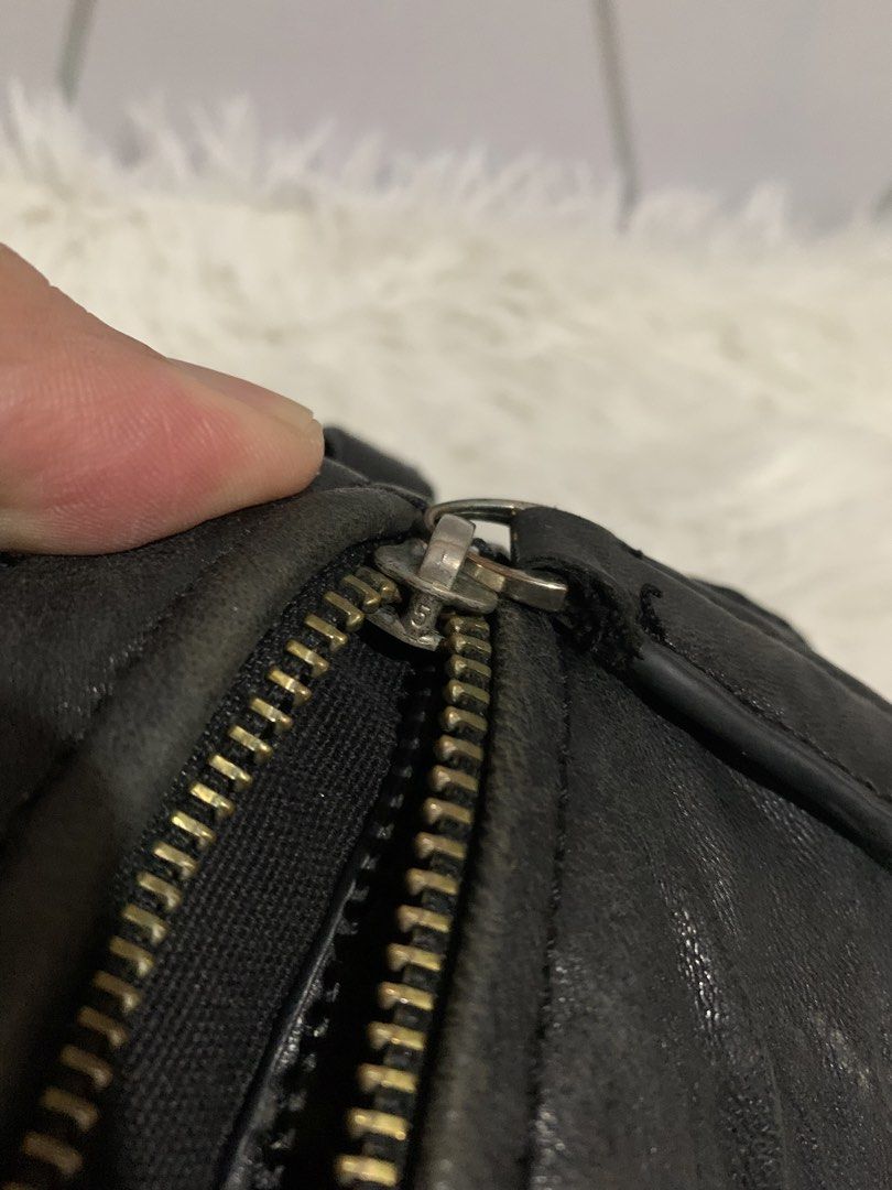 GIVENCHY (Category: Cross-body Bags) located in Cagayan de Oro. Submitted by akidomingo088 (Listing ID 1469262062, Image 3). Description: .