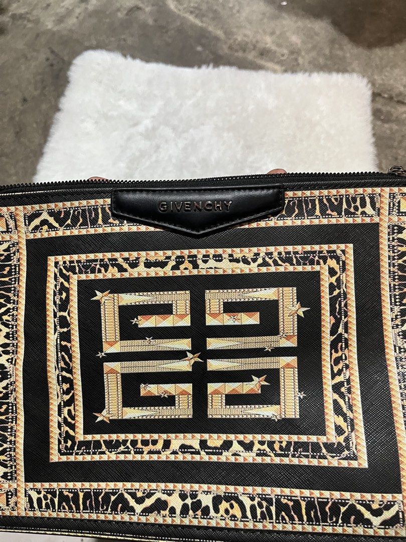 GIVENCHY CLUTCH (Category: Luxury Bags & Wallets) located in Cotabato. Submitted by big_cash (Listing ID 1469185564, Image 2). Description: Size: 13x9.