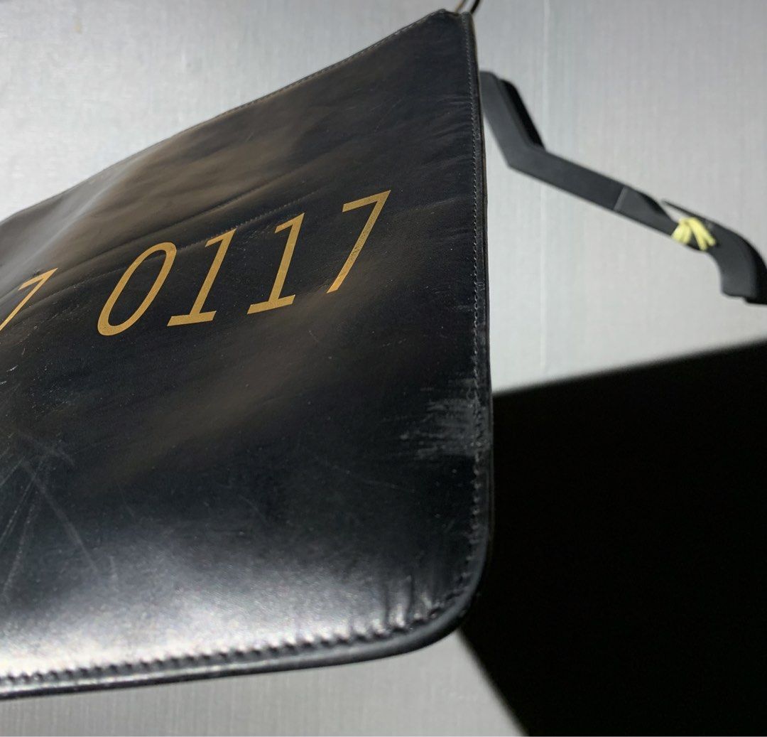 givenchy clutch/ pouch (Category: Luxury Bags & Wallets) located in Bacolod City. Submitted by garagehunterbuyandsale (Listing ID 1469309376, Image 3). Description: Givenchy 1917 Printed Leather Pouch in Black issue scratchesss take a look before u buy.