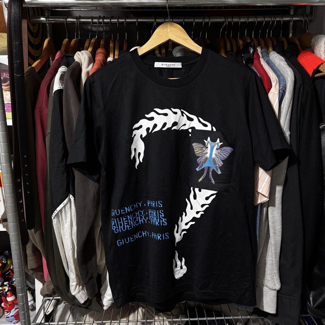 Givenchy Paris Black Graphic Tee (Category: Shirts) located in Caloocan City. Submitted by bonsatocha43876 (Listing ID 1469312863, Image 3). Description: .