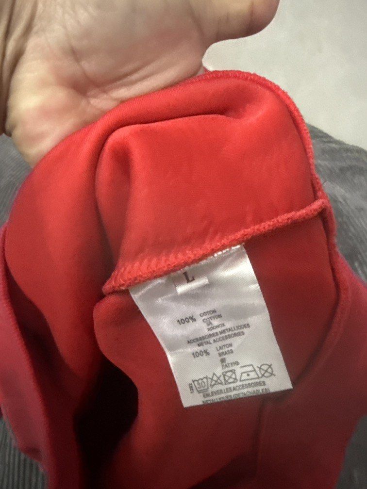 GIVENCHY PULL OVER RED HOODIE JACKET (Category: Beverages) located in Angeles City. Submitted by migs_font29 (Listing ID 1469260002, Image 3). Description: .