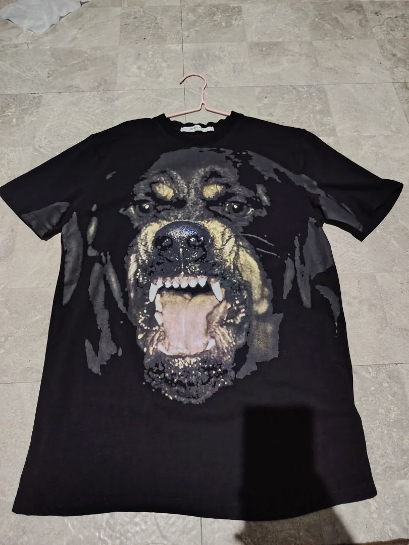 givenchy t shirt (Category: Activewear) located in Dasmarinas. Submitted by clydegallo40531 (Listing ID 1469188219, Image 1). Description: 18.5x27 minimal hairline issue 10/10 color rate 250 free shipping.