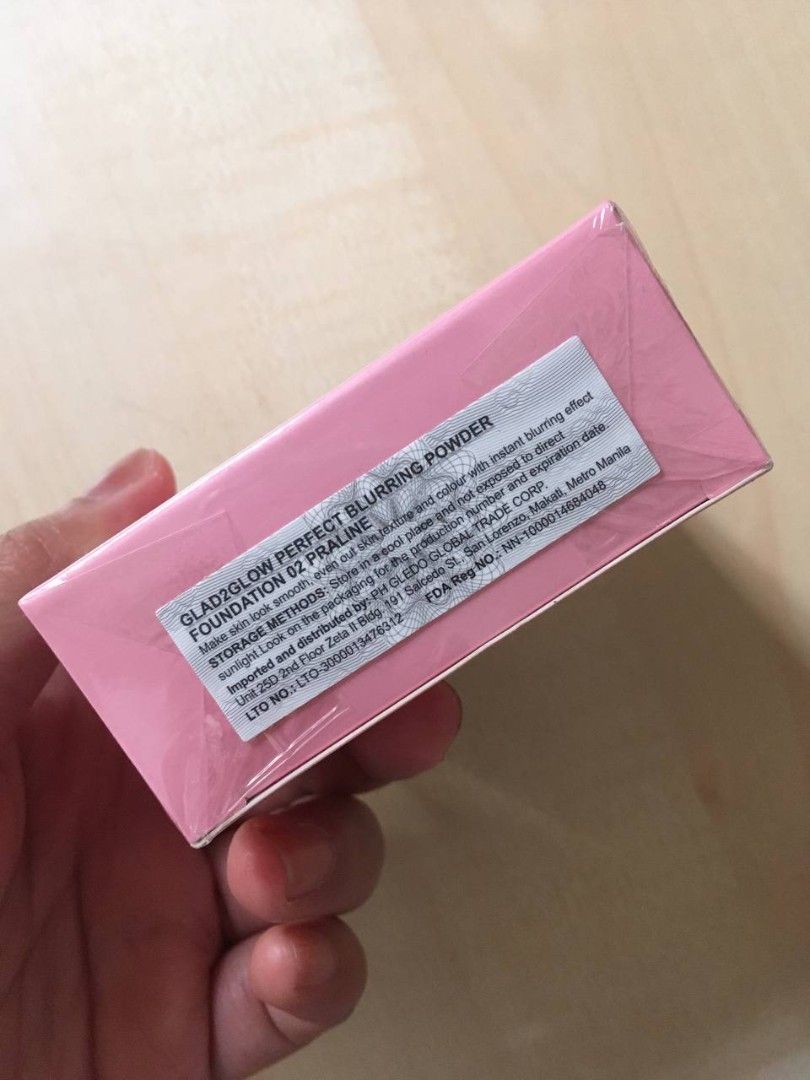 Glad2Glow Perfect Blurring Powder Foundation SEALED (Category: Makeup) located in Manila. Submitted by miax_1222 (Listing ID 1469243456, Image 3). Description: - Product: Glad2Glow Powder Foundation - Shade: 02 Praline - Net Weight: 8.5g / 0.29 oz - Finish: Blur effect for smooth skin texture - Condition: Brand new, unopened, and wrapped in clear plastic - Expiry Date: 16/04/2030 - Lot Number: DBH02SXB - Ideal as a makeup routine addition or back