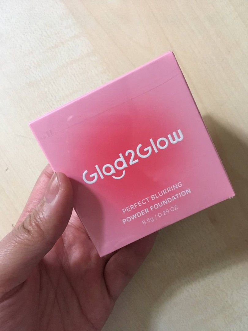 Glad2Glow Perfect Blurring Powder Foundation SEALED (Category: Makeup) located in Manila. Submitted by miax_1222 (Listing ID 1469243456, Image 1). Description: - Product: Glad2Glow Powder Foundation - Shade: 02 Praline - Net Weight: 8.5g / 0.29 oz - Finish: Blur effect for smooth skin texture - Condition: Brand new, unopened, and wrapped in clear plastic - Expiry Date: 16/04/2030 - Lot Number: DBH02SXB - Ideal as a makeup routine addition or back