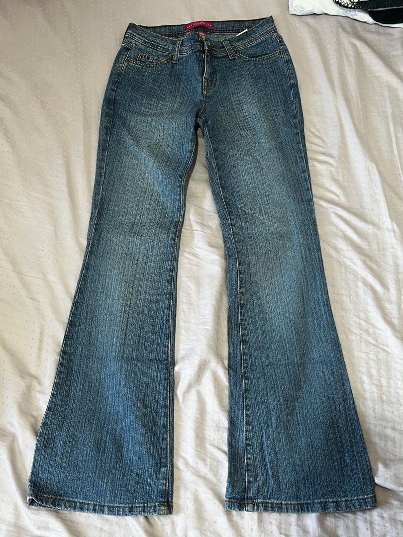 Glo Jeans Medium Wash Flared Cut (Category: Jeans) located in Angeles City. Submitted by ferriccii (Listing ID 1469256359, Image 1). Description: Stated as size 3 on the tag Never wore it, but the tag on the back of the jeans got a little scuffed from the amount of time it’s been stored in my closet.