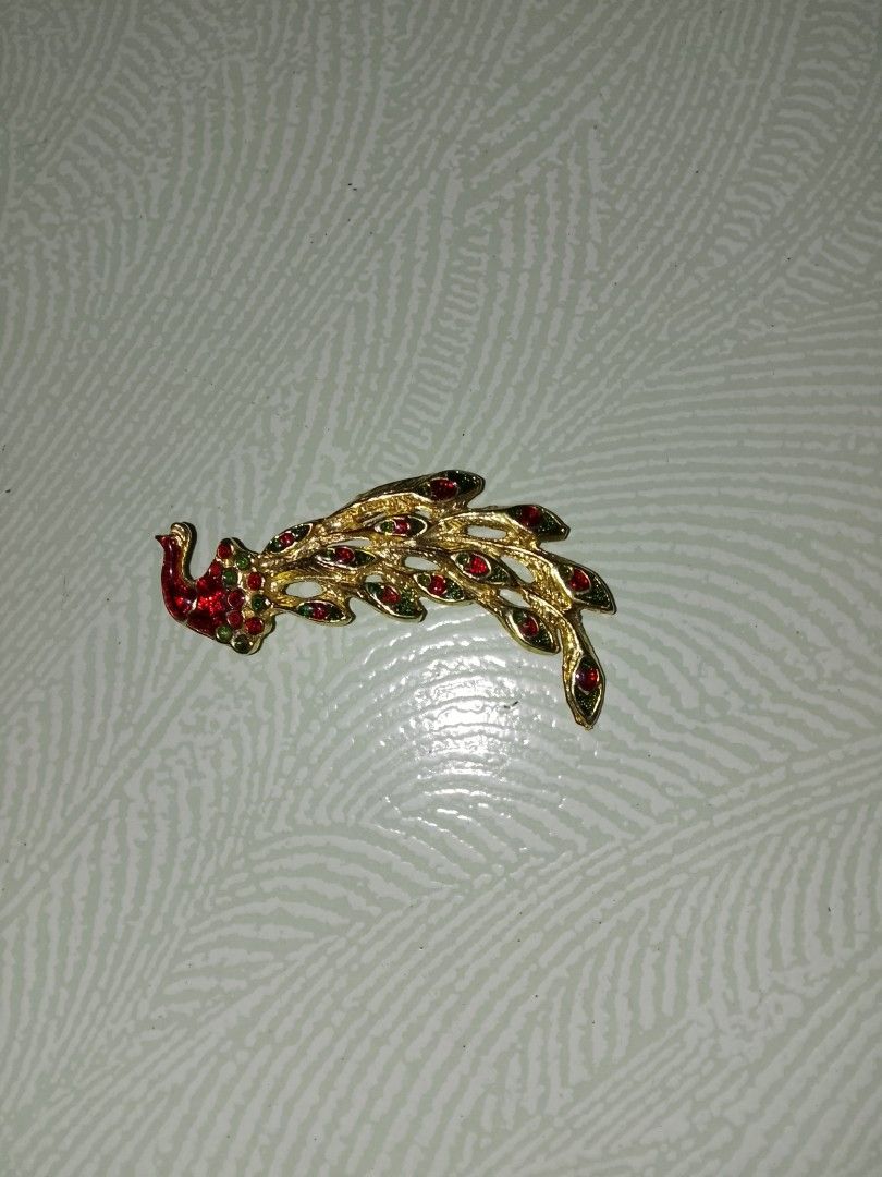 Gold Peacock Rhinestone Brooch Pin (Category: Brooches) located in Bacolod City. Submitted by beam_tori (Listing ID 1469192190, Image 1). Description: - MOP: Gcash - MOD: J&T.