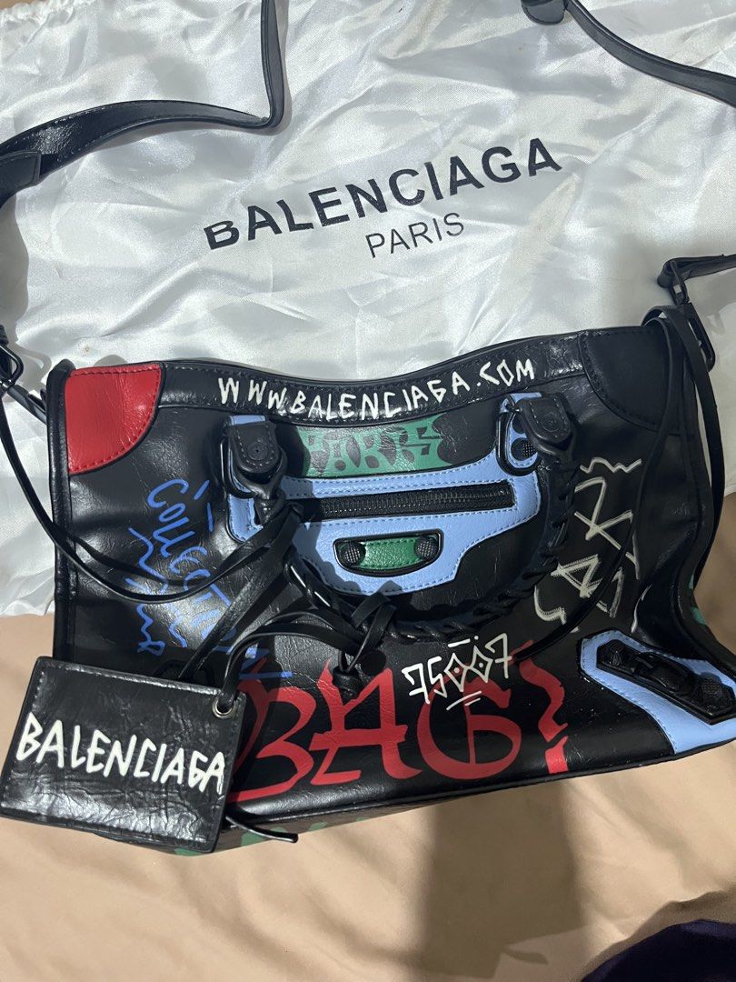 Graphic style black bag (Category: Shoulder Bags) located in Mandaue City. Submitted by zinniaxclaire (Listing ID 1469270121, Image 1). Description: Inspired only Please check picture for condition Stored in the cabinet only .