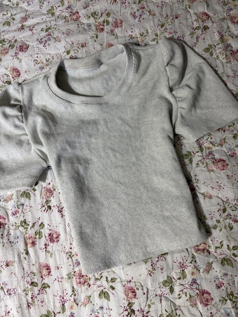 Gray Ribbed Puff Sleeve Mini Top (Category: Blouses) located in Muntinlupa City. Submitted by herellas0504 (Listing ID 1469299502, Image 2). Description: Gray Ribbed Puff Sleeve Mini Top Mine: 80 | Lock: 150 ——————————— size: xs-small no issue, need wash only eob tom 4pm.