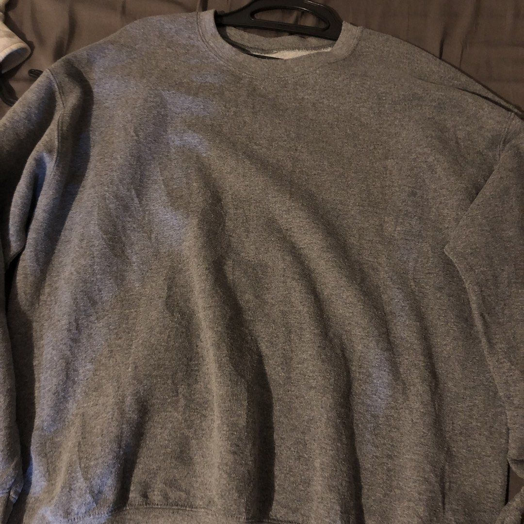 Grey Crewneck Sweatshirt (Category: Longsleeves) located in Angeles City. Submitted by csmcgrl (Listing ID 1469324775, Image 1). Description: — large — on hand, no rush shipping 🧾 mop: maribank, maya 🚚 mod: direct jnt 📍loc: angeles city, pampanga.