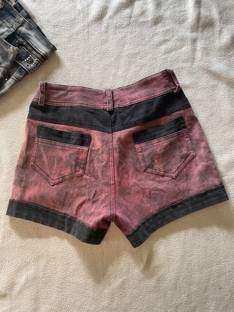 grunge / red gothic / y2k style mini short (Category: Shorts) located in San Quintin. Submitted by polasolah (Listing ID 1469356092, Image 3). Description: wash before use size: 27-28.