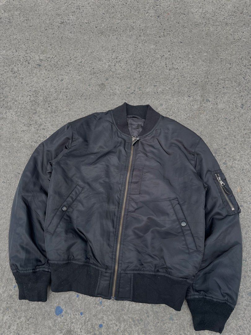 GU Bomber Jacket (Category: Coats, Jackets and Outerwear) located in Cavite. Submitted by kulotjunks (Listing ID 1469196232, Image 2). Description: GU Bomber Jacket Size: Small Width: 21 Length: 24 Shoulder: 18 Sleeve: 24 Excellent Condition 🏷️ Price: ₱680 .