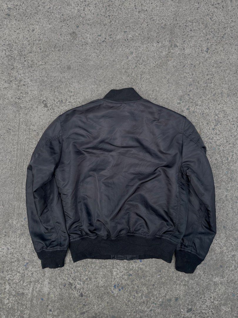 GU Bomber Jacket (Category: Coats, Jackets and Outerwear) located in Cavite. Submitted by kulotjunks (Listing ID 1469196232, Image 3). Description: GU Bomber Jacket Size: Small Width: 21 Length: 24 Shoulder: 18 Sleeve: 24 Excellent Condition 🏷️ Price: ₱680 .