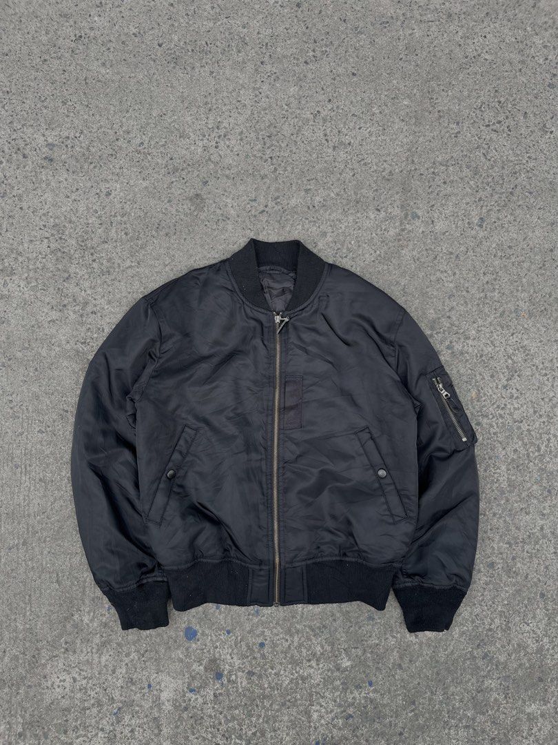 GU Bomber Jacket (Category: Coats, Jackets and Outerwear) located in Cavite. Submitted by kulotjunks (Listing ID 1469196232, Image 1). Description: GU Bomber Jacket Size: Small Width: 21 Length: 24 Shoulder: 18 Sleeve: 24 Excellent Condition 🏷️ Price: ₱680 .