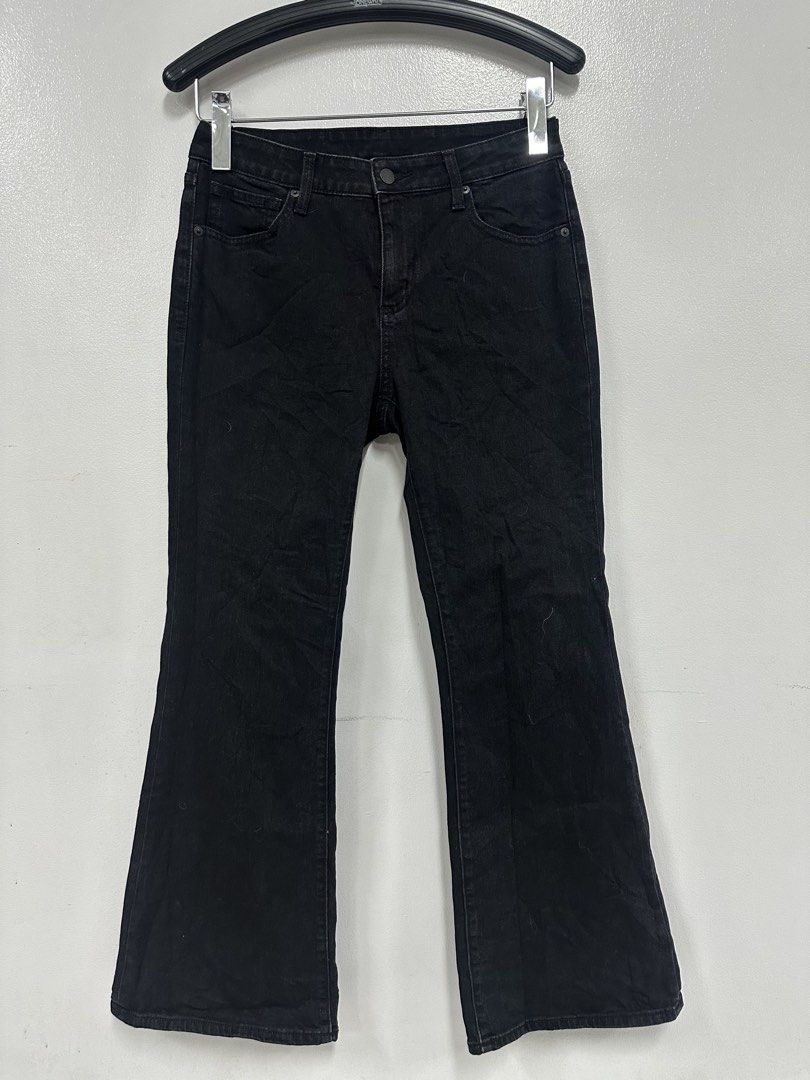 GU denim flare pants (Category: Jeans) located in Mabalacat. Submitted by lasantia (Listing ID 1469304424, Image 1). Description: GU denim flare pants Size: Large on tag (w: 30-32 L:39) Excellent condition Color rate: 10/10 Mop: gcash Loc: Pampanga .