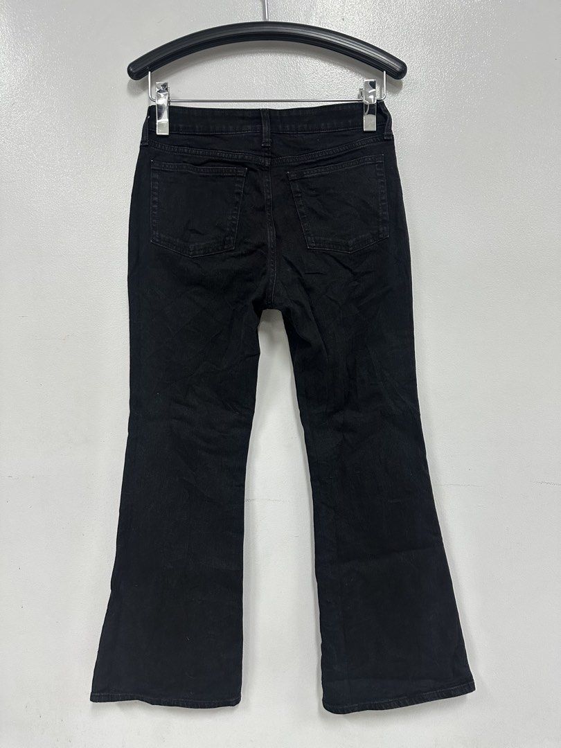 GU denim flare pants (Category: Jeans) located in Mabalacat. Submitted by lasantia (Listing ID 1469304424, Image 2). Description: GU denim flare pants Size: Large on tag (w: 30-32 L:39) Excellent condition Color rate: 10/10 Mop: gcash Loc: Pampanga .