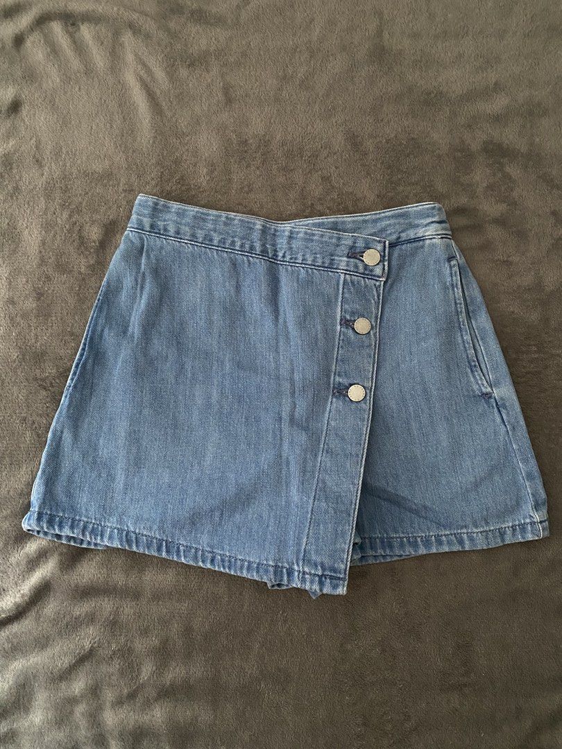 GU Denim Skort Size S (Category: Skirts) located in Manila. Submitted by love_mami (Listing ID 1469170142, Image 1). Description: - Brand: GU - Item: Denim Skort - Color: Light blue wash - Size: S - Material: Cotton blend - Details: Asymmetrical front flap with silver-toned metal snap buttons, built-in comfortable shorts - Condition: Brand new with tag - Message us for exact measurements!.