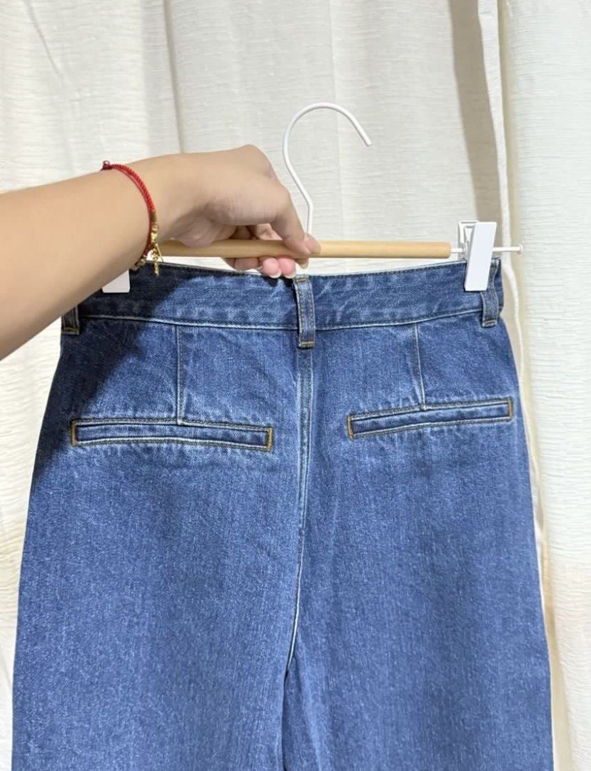 GU Denim Wide Leg Pants (Category: Jeans) located in Mariveles. Submitted by elicopter (Listing ID 1469190336, Image 3). Description: From GU Japan Store Used once only. Without tag price na Blue: XS (58cm) Waist - 24’ Length- 38-38.5’ Rise - 13’ Leg hole - 10.