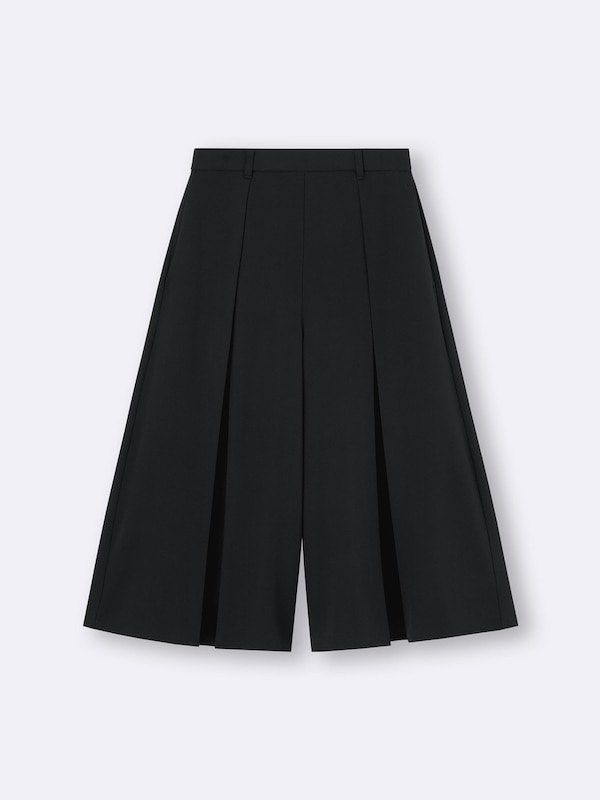 Gu Drape culottes (Category: Other Bottoms) located in San Fernando. Submitted by wintersummerboutique (Listing ID 1469321521, Image 1). Description: Gu Drape culottes Small on tag Waist 24-27 Length 28 Excellent condition Pampanga .