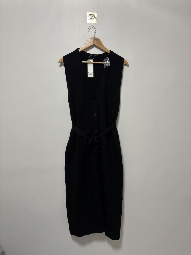 Gu Knit Jumper Dress (Category: Dresses) located in San Fernando. Submitted by wintersummerboutique (Listing ID 1469325425, Image 2). Description: Gu Knit Jumper Dress Xl on tag (Super stretch) Width 20 Length 47 Excellent condition Pampanga .