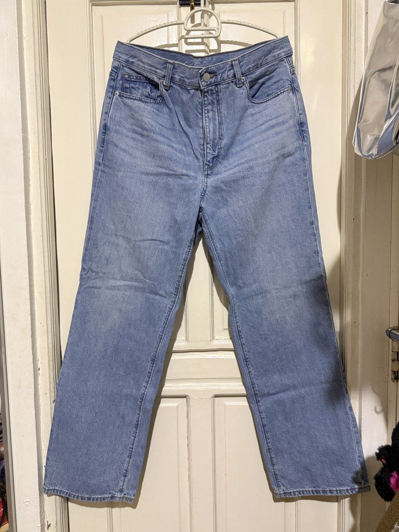 GU Light Blue Jeans Straight Cut (Category: Jeans) located in Marikina City. Submitted by louvy.r (Listing ID 1469385049, Image 1). Description: .
